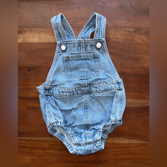 Old Navy Other - Old navy overall bubble romper 6-12m